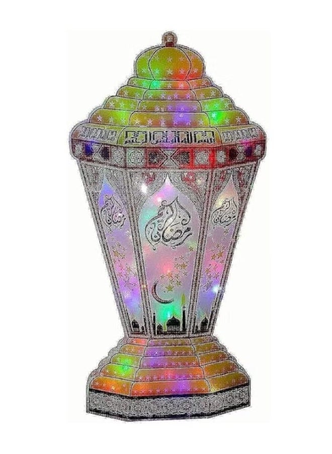 فانوس رمضان كبير الحجم—قطعة لافتة تضيف فخامة وجوًا رمضانيًا مميزًا للمكان.